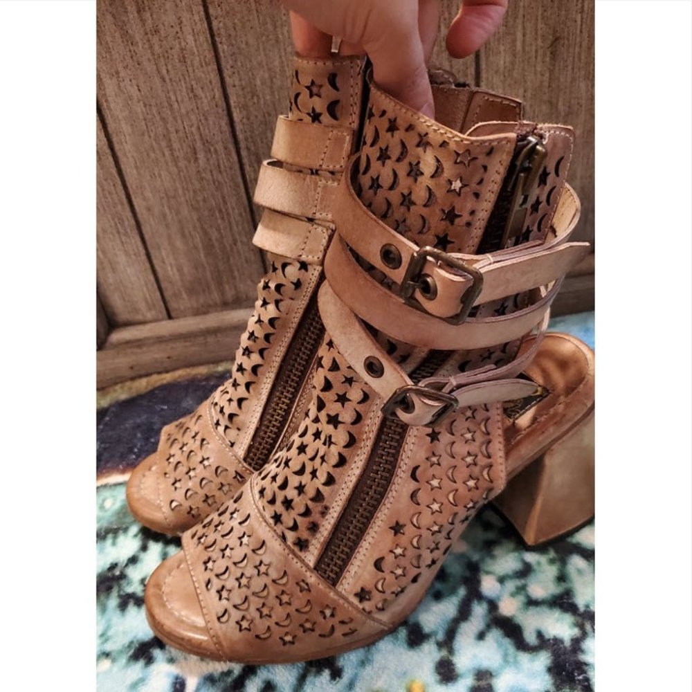Freebird Teresa Taupe Size 11